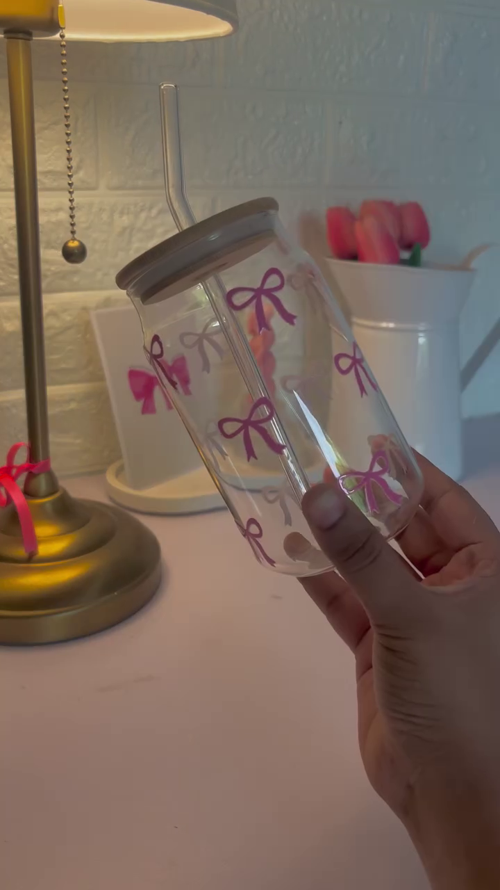 🎀 Sip in Style with the Cutest Bow Tumbler
